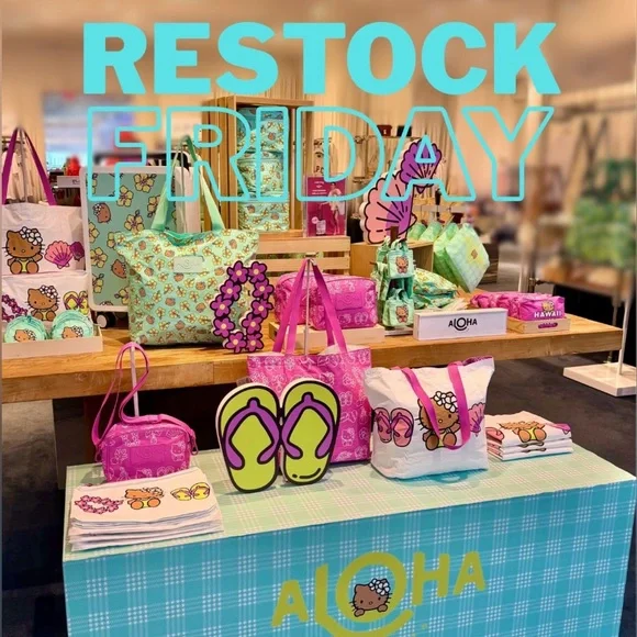 ⭐️SOLD⭐️ Aloha Collection 💚 Hello Kitty Mid Pouch - Picture 3 of 4